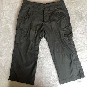 Gloria Vanderbilt Olive Green Capris